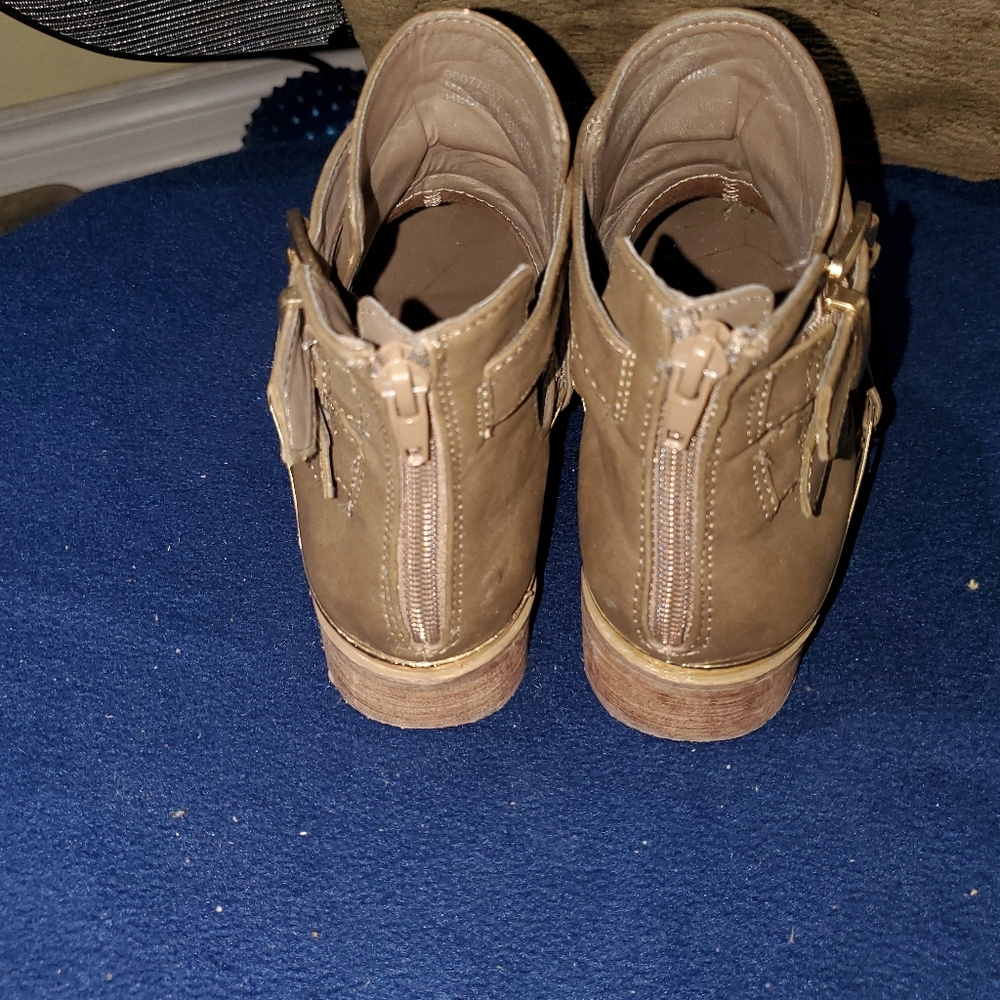 Boots - Picture 3 of 5